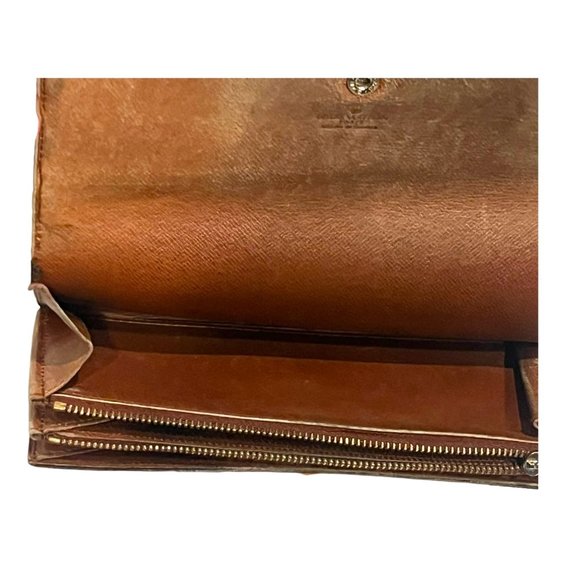 Authentic Louis Vuitton Monogram Canvas Sarah Wallet Date Code: 8911AN - Picture 8 of 16